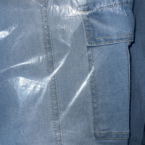 🆕 Stretch Flare Light Wash Denim Cargo Jeans - Picture 6 of 6